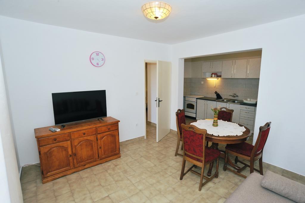 Apartments Ivan Spadina Тисно Екстер'єр фото