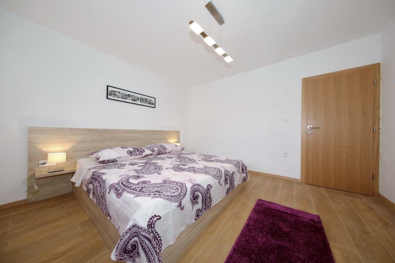 Apartments Ivan Spadina Тисно Екстер'єр фото